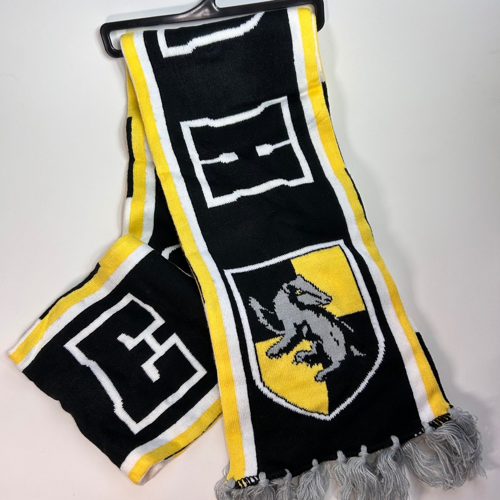 Harry Potter Hufflepuff House Scarf‎ Hot Topic Knit Badger Hogwarts Wizard World